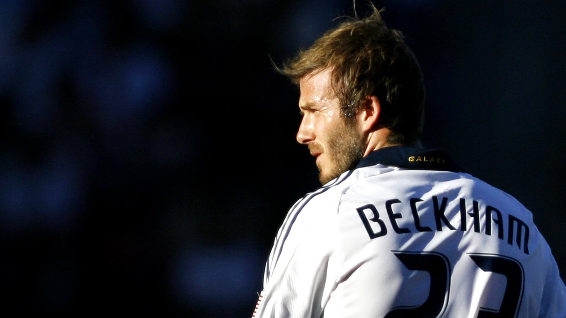 冠军球队庆祝巡游引来市民自发参与，冠军球址汇